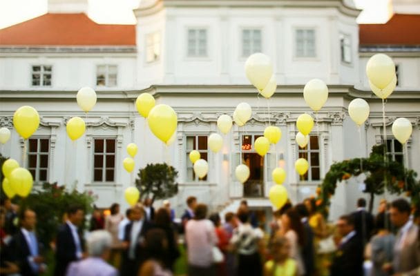8 Balloon Décor Ideas for Wedding Receptions